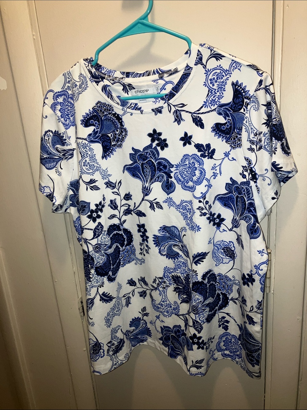 Chico's White Short Sleeve Tee with Blue Floral Motif XL